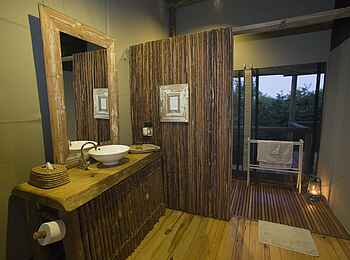 Rocktail Beach Camp: Gästebad