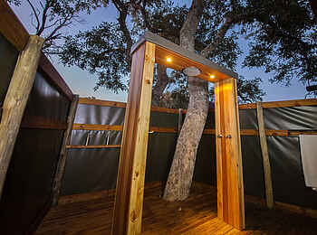 Rra Dinare Camp: Außendusche mit Sichtschutz