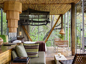Singita Sweni Lodge: Gemütliches Sofa und Sessel