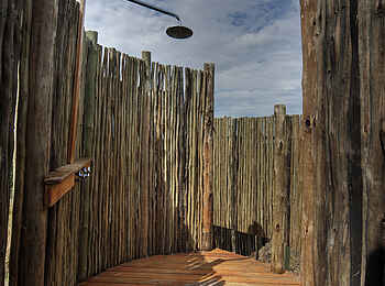 Tau Pan Camp: Außendusche