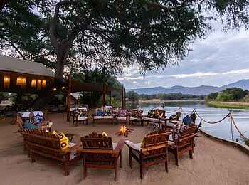 Time + Tide Chongwe Camp: Gemütliches Lagerfeuer