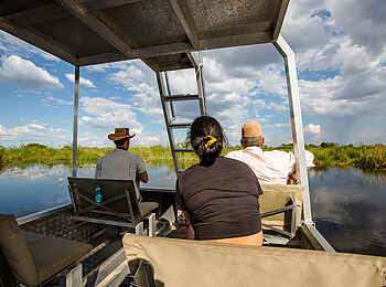 Jackalberry Tented Camp: Im Motorboot