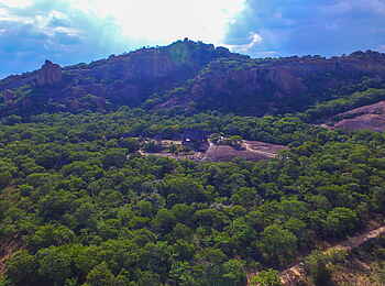 Matobo Hills Lodge: Hügel hinter der Lodge Matobo Hills Lodge: Hügel hinter der Lodge