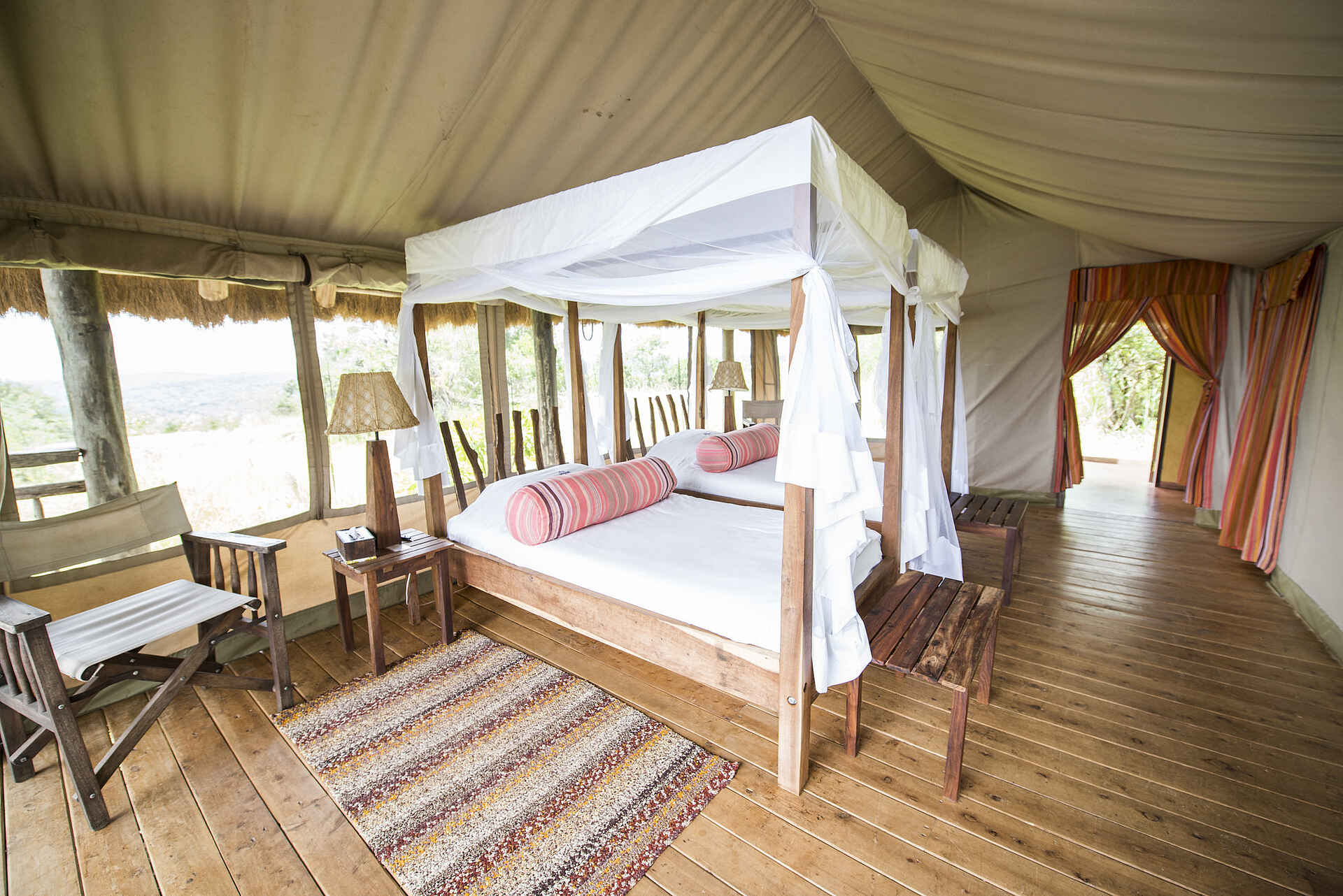 Afrikarma, Afrikarma Safaris, Afrikarma Safaris. Wildnis. Hautnah, Afrikarma.de, kinderfreundliche Lodge, Lake Mburo Nationalpark, Mihingo Lodge, Pferdesafaris, Uganda, Doppelbetten, Gästezimmer Innenansicht
