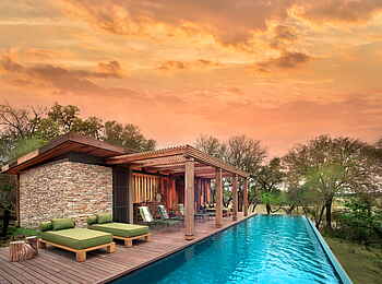 andBeyond Tengile River Lodge: Massage-Salon und Pool