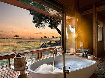 Camp Tawana: Bad mit freistehender Badewanne Camp Tawana: Bad mit freistehender Badewanne