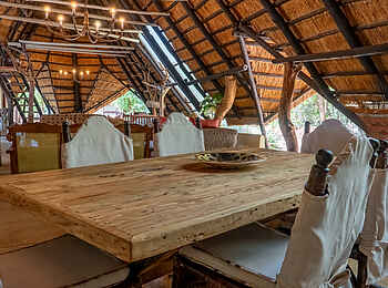 Ivory Lodge: Esstisch Ivory Lodge: Esstisch