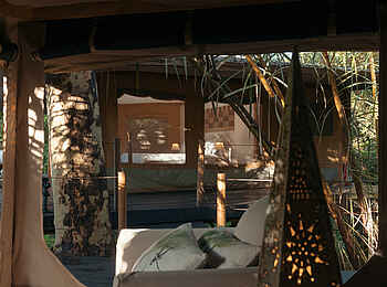 Rhino River Camp: Blick ins Zelt Rhino River Camp: Blick ins Zelt