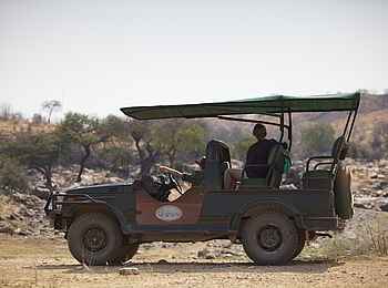 Ruaha River Lodge: Kleine Variante des Game Drive Vehicle Ruaha River Lodge: Kleine Variante des Game Drive Vehicle