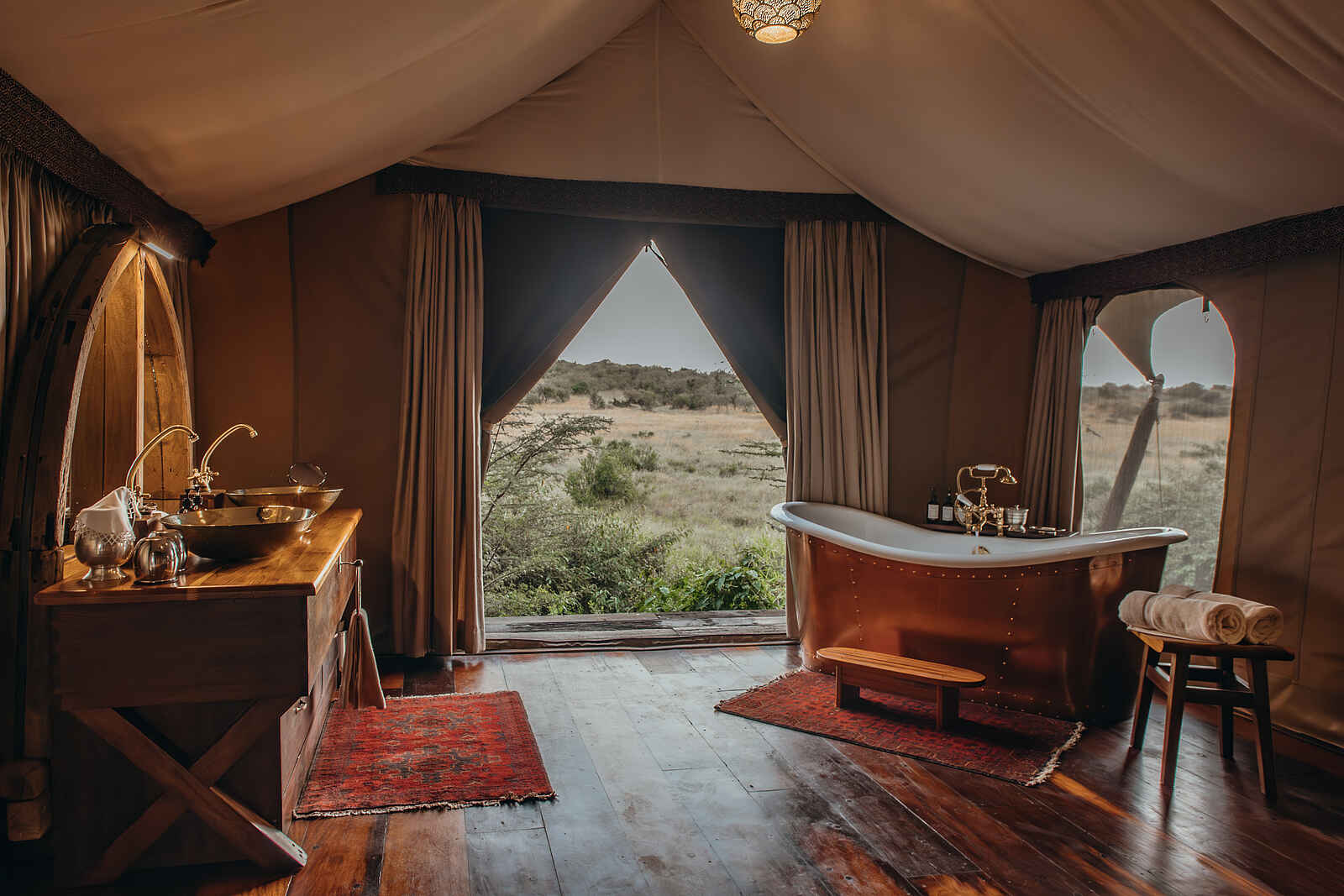 The Sambuk Suite at Mara Nyika Camp: Das Badezimmer The Sambuk Suite at Mara Nyika Camp: Das Badezimmer