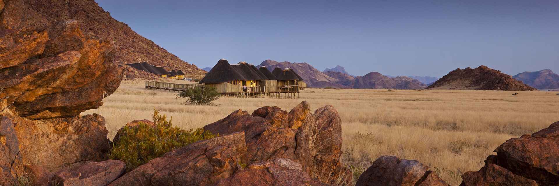 Dünen, Namib Naukluft Park, Namibia Wildlife Resorts, NWR, Sossus Dune Lodge, Sossusvlei, Berge, Gästechalet, Gesamtansicht, Landschaft, Afrikarma, Afrikarma Safaris, Afrikarma.de