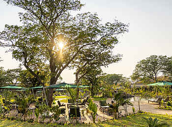 Waterfalls Lodge: Im Garten