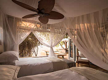 Chikwenya Camp: Einzelbetten und Deckenventilator