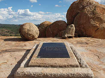 Matobo Hills Lodge: Cecil Rhodes Grab Matobo Hills Lodge: Cecil Rhodes Grab