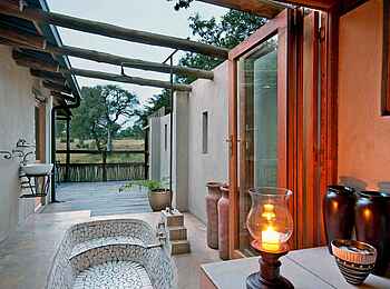 Notten's Bush Camp: Outdoor Badewanne einer Suite Notten's Bush Camp: Outdoor Badewanne einer Suite