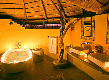 Wildtrack Safaris Eco Lodge: Kerzen im Gästebad Wildtrack Safaris Eco Lodge: Kerzen im Gästebad