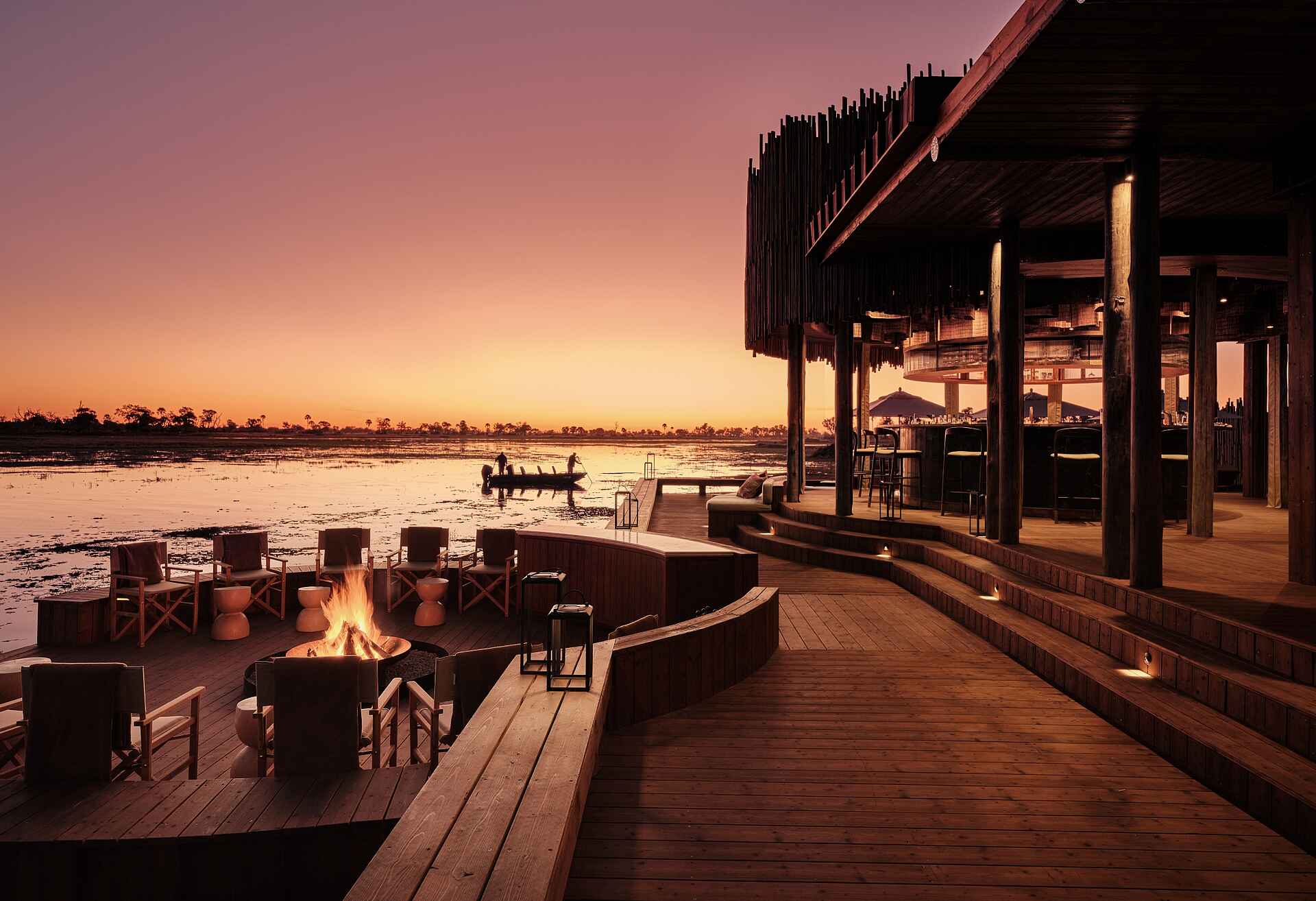 Baines Lodge: Die Boma bei Sonnenuntergang