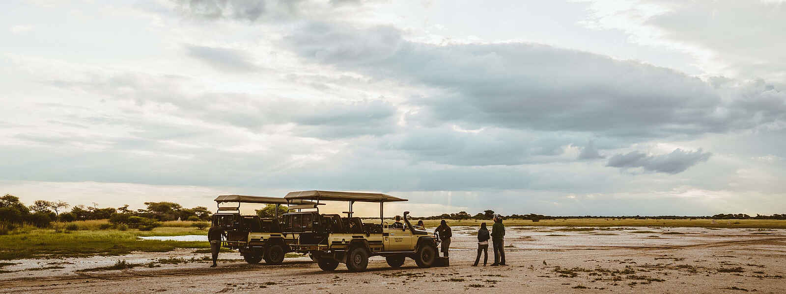 Migration Expeditions Camp: Unterwegs auf Pirschfahrt Migration Expeditions Camp: Unterwegs auf Pirschfahrt