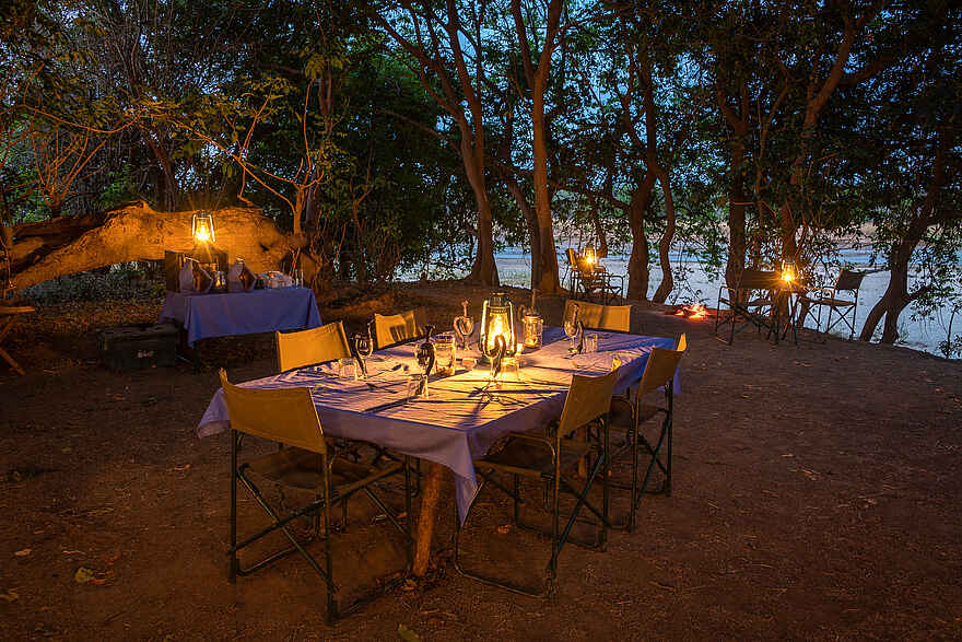 Mobile Walking Safari: Dinner am Fluss Mobile Walking Safari: Dinner am Fluss