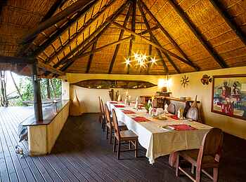 Nxamaseri Island Lodge: Restaurantbereich Nxamaseri Island Lodge: Restaurantbereich