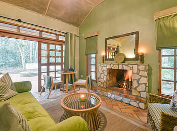 Primate Lodge Kibale: Offener Kamin im Honeymoon Cottage