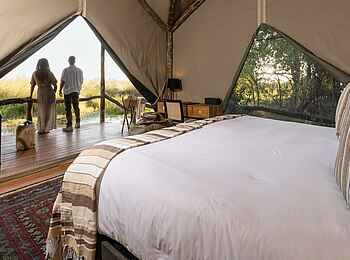 Shinde Footsteps: Blick aus dem Zelt Shinde Footsteps: Blick aus dem Zelt