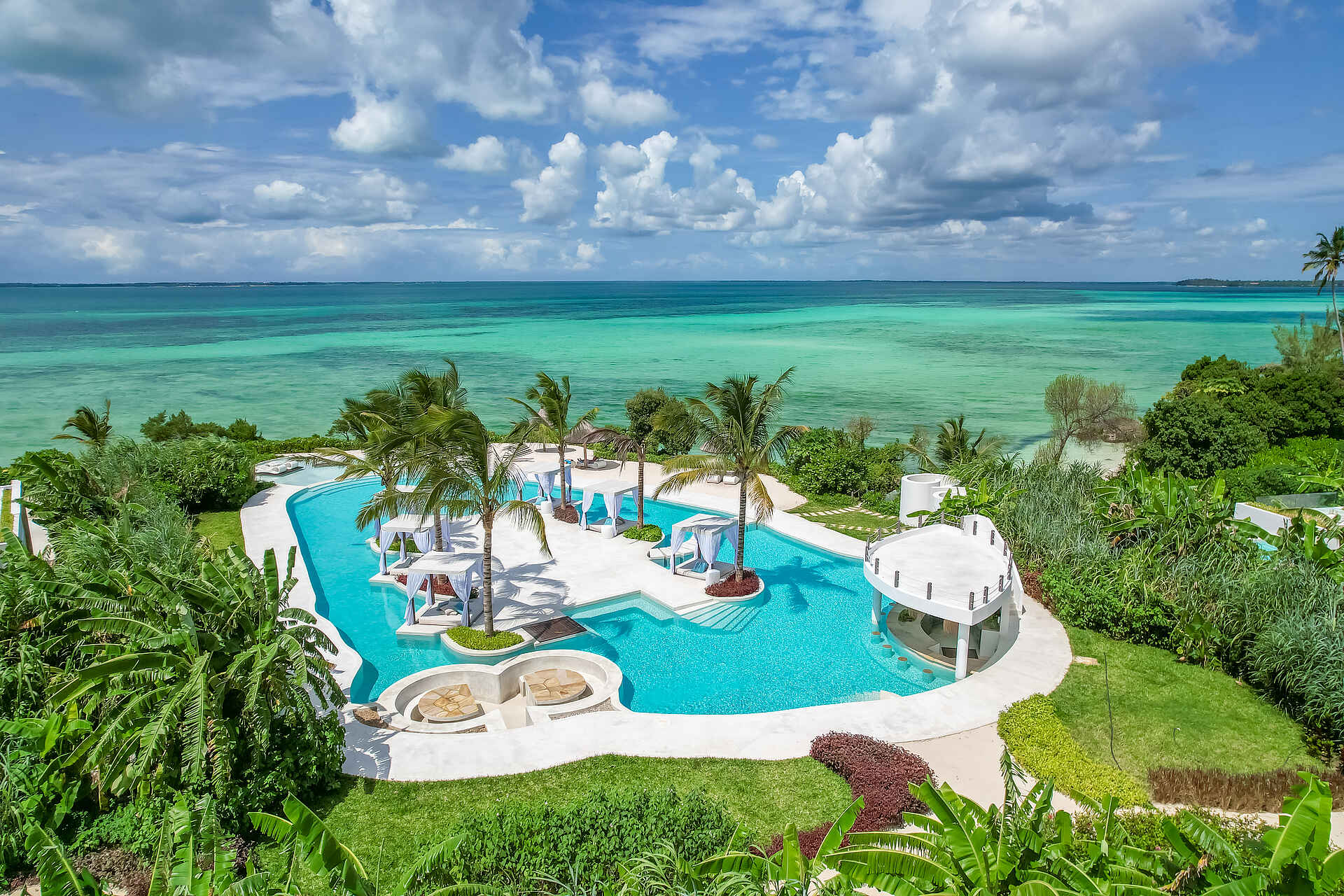 Ycona Luxury Resort: Hauptpool