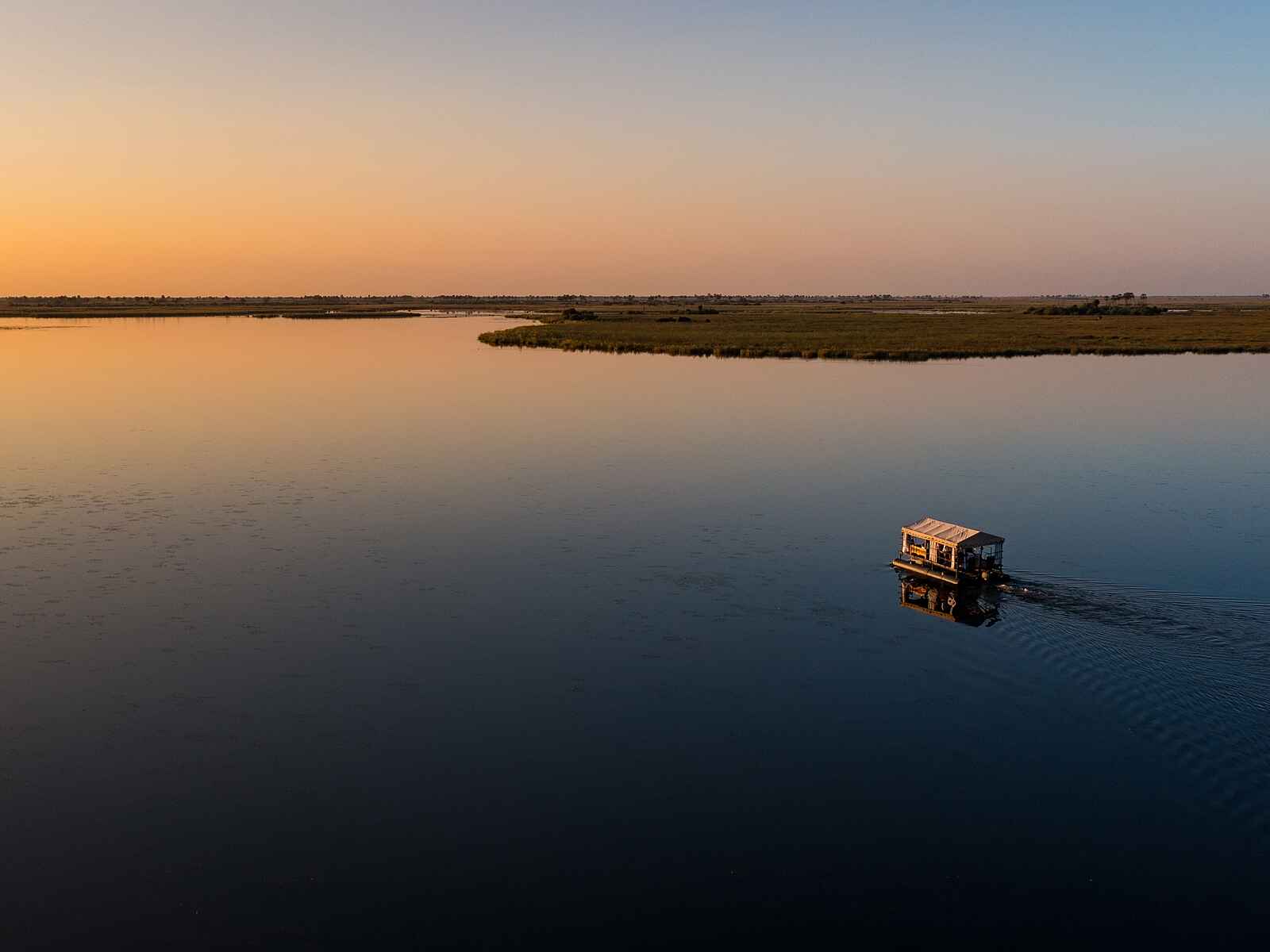 Zarafa Camp: Sundowner Bootsfahrt Zarafa Camp: Sundowner Bootsfahrt