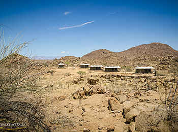 Ozondjou Trails: Zelteinheiten aus der Entfernung