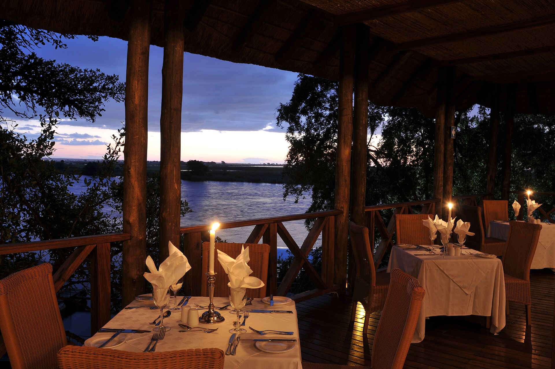 Chobe Marina Lodge: Dinnertime africa, african hotels & adventures, african hotels and adventures, afrika, afrikarma, aha group, botsuana, botswana, chobe, chobe marina, Chobe Marina Lodge, chobe national park, chobe nationalpark, chobe river, kasane, kasane airport, kasane marina lodge, konferenz, konferenzräume, nationalpark, nordbotswana, nordostbotswana, northeastern botsuana, northern botsuana, pirschfahrten, reise, reisen, safari, southern africa, südliches afrika, urlaub, aktivitäten, candle light, dinner, essen, fluss, kerzen, main area, restaurant, romantik, speisesaal, wasser, zentrale einrichtungen
