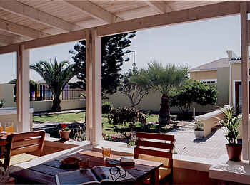 Cornerstone Guesthouse: Frühstücksterrasse