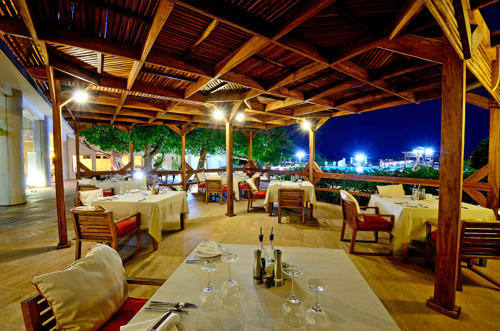 Diving, Essque Zalu, Indischer Ozean, Luc Verschelden, Luxury, Luxus, Luxusresort, Paradies, Resort, Sansibar, Schnorcheln, Squba, Tansania, Tauchen, Tropen, Unguja, Dinner, Service, afrikarma, afrikarma.de