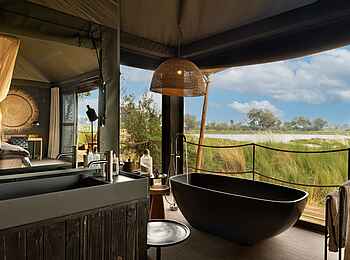 North Island Okavango Safari Camp: Eine Badewanne mit herrlichem Ausblick