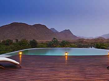 Okahirongo River Camp: Sonnendeck mit Pool Okahirongo River Camp: Sonnendeck mit Pool