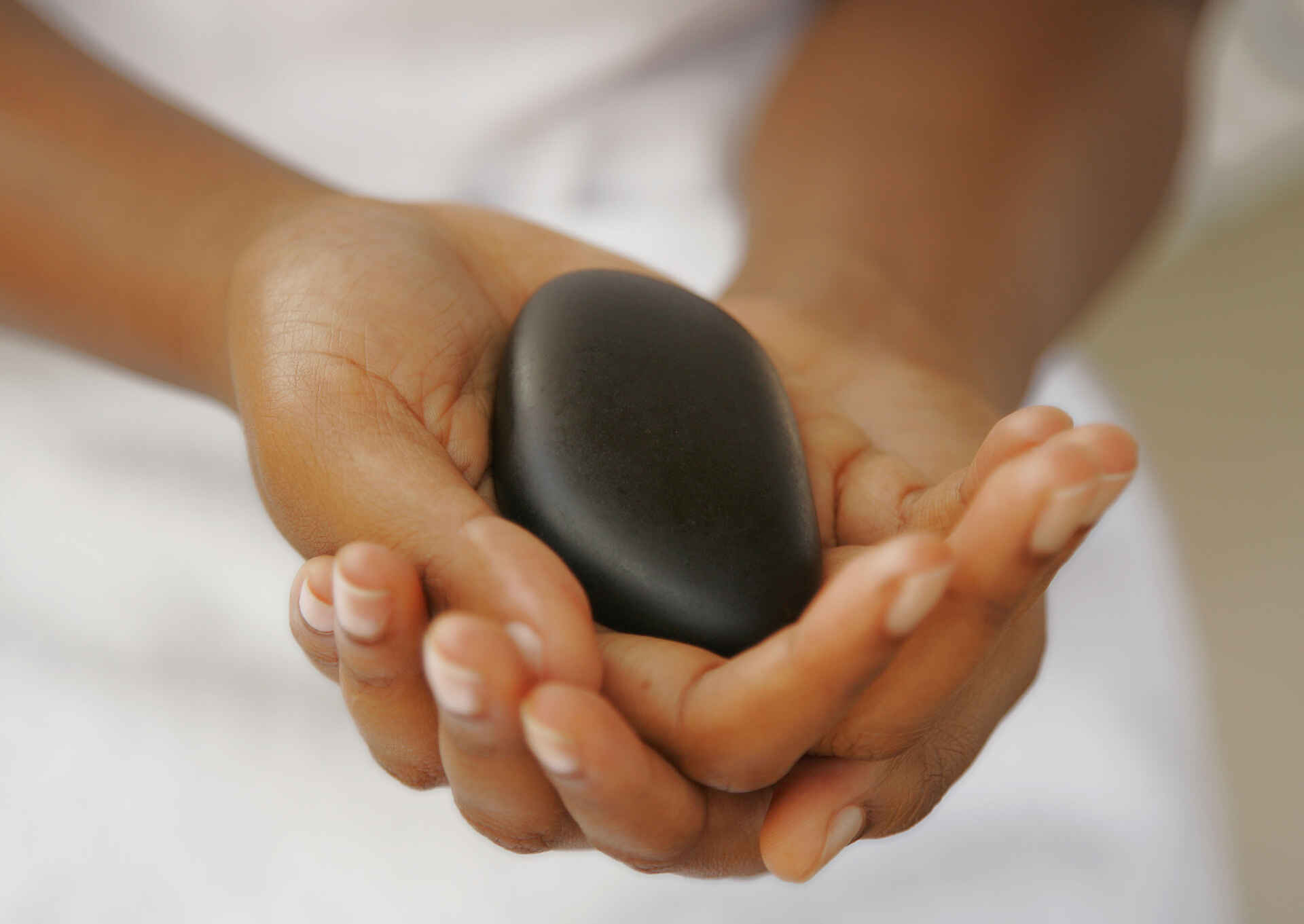 Hochzeitsreise, Lower Zambezi, Lower Zambezi National Park, Luxus, Royal Zambezi Lodge, Sambesi, Sambesital, Behandlung, Heiße Steine, Massage, Spa, Wellness, Afrikarma, Afrikarma Safaris, Afrikarma Safaris - Wildnis. Hautnah., Afrikarma.de