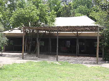 Sango Safari Camp: Halbschattendach