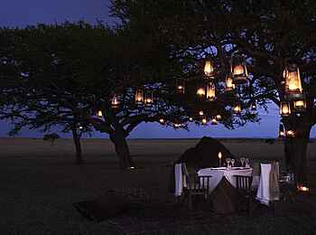 Singita Sabora Tented Camp: Candle Light Dinner für Zwei