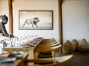 Chief's Camp: Der Speisesaal wird vorbereitet