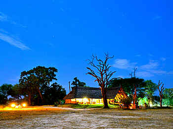 Bomani Tented Lodge: Haupthaus unter Sternenhimmel