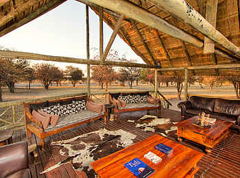 Deception Valley Lodge: Überdachte Lounge