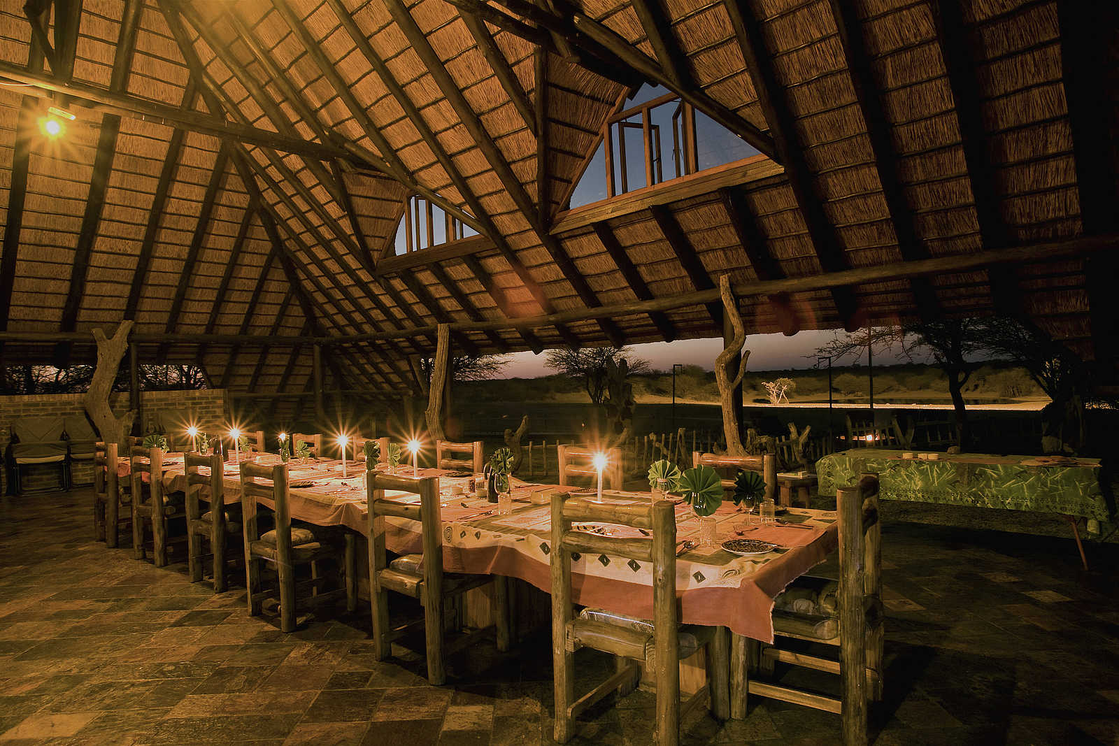 Grassland Bushman Lodge Bilder und Infos bei AFRIKARMASAFARIS