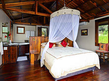 Hakusember River Lodge: Doppelbett