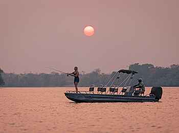 Ila Safari Lodge: Angeln aus dem Boot