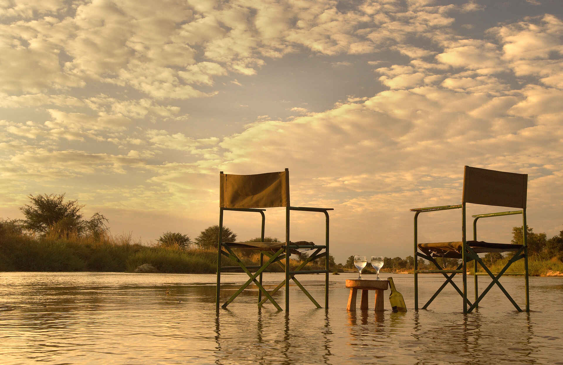 Mwaleshi Camp, Nord-Luangwa Nationalpark, Remote Africa Safaris, Walking Camp, Sundowner, Luangwa-Tal, Mwaleshi River, North Luangwa National Park, Save the Rhino Trust