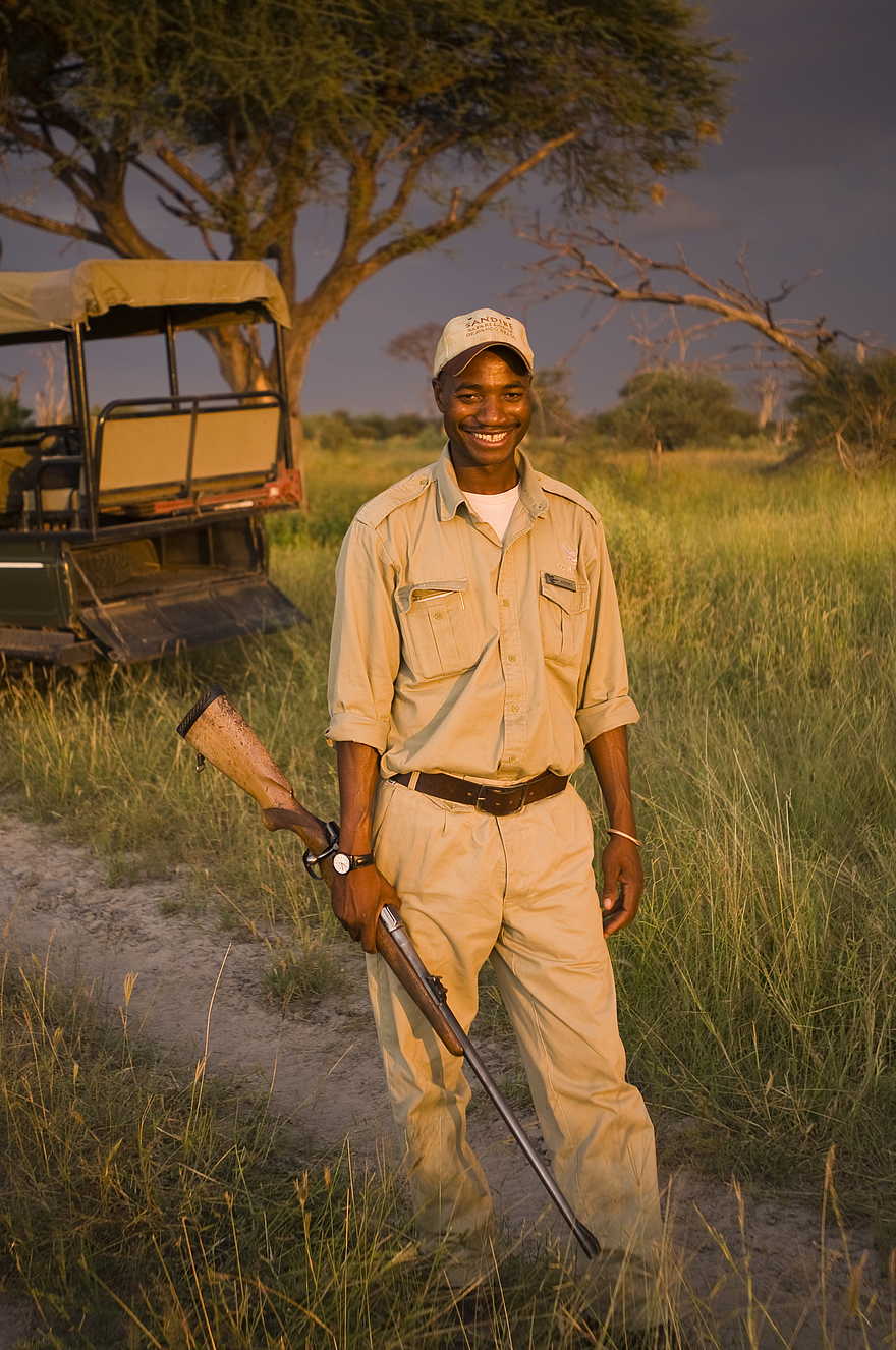 Sandibe Okavango Safari Lodge: Bewaffneter Guide Sandibe Okavango Safari Lodge: Bewaffneter Guide