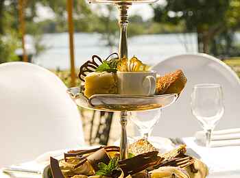 The Royal Livingstone: Etagiere The Royal Livingstone: Etagiere