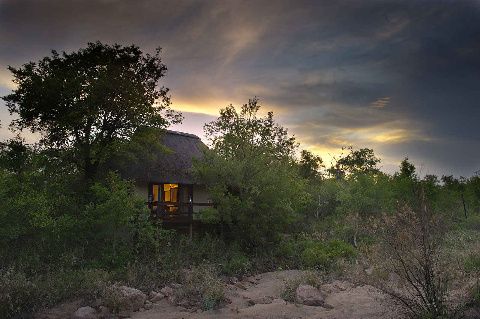 Sabi Sabi Little Bush Camp: Ein Gästechalet am Bachbett Sabi Sabi Little Bush Camp: Ein Gästechalet am Bachbett