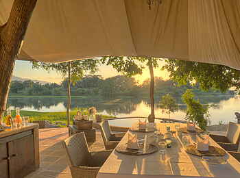 Time + Tide Chongwe Suites: Frühstück mit Flussblick von der Albida Suite