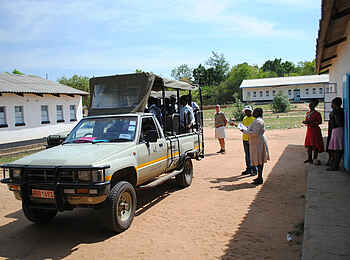 Big Cave Camp: Im Dorf Ndebele