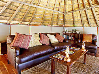 Lagoon Camp: Bibliothek und Lounge Lagoon Camp: Bibliothek und Lounge